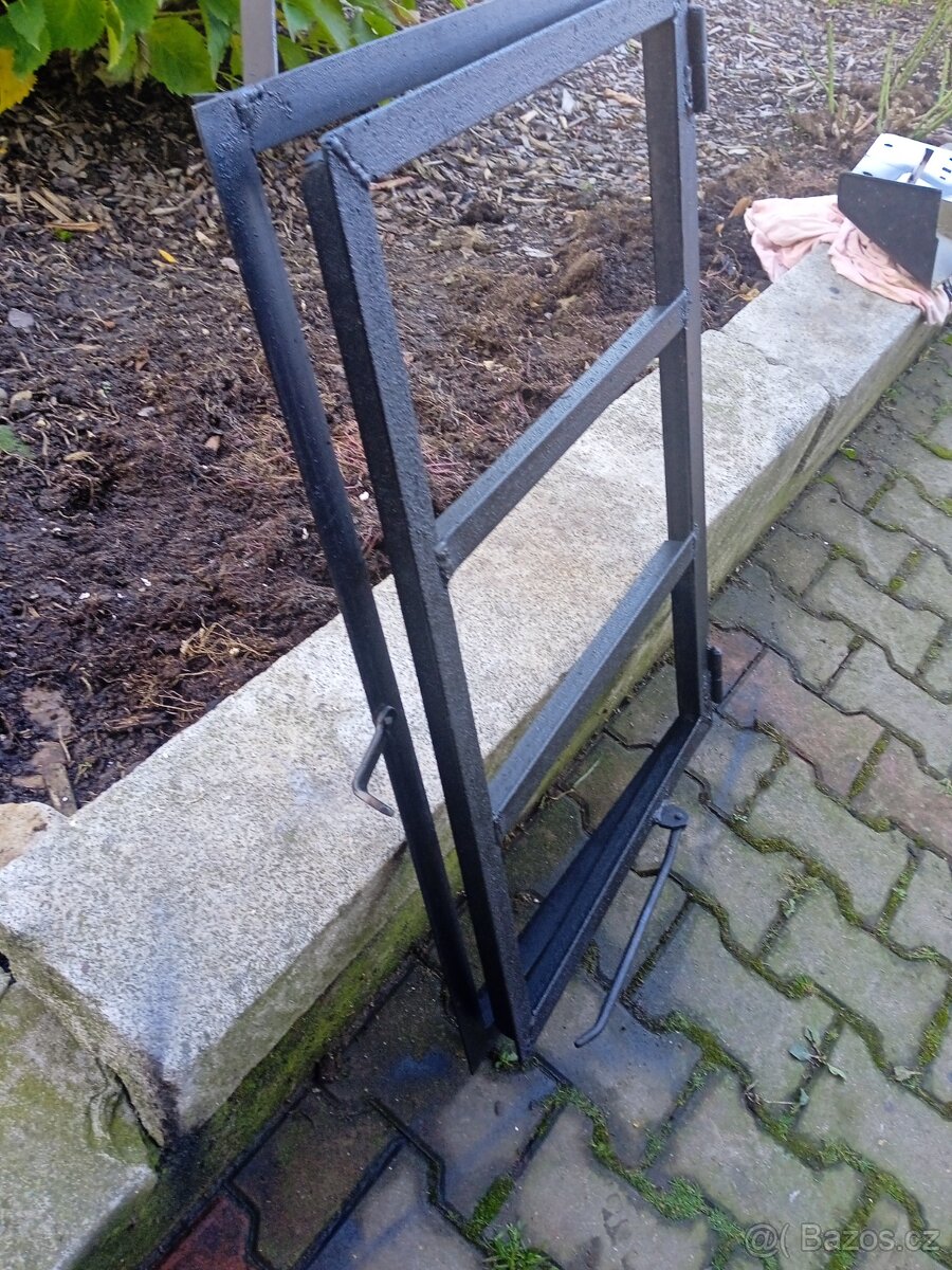 Ocelový rám