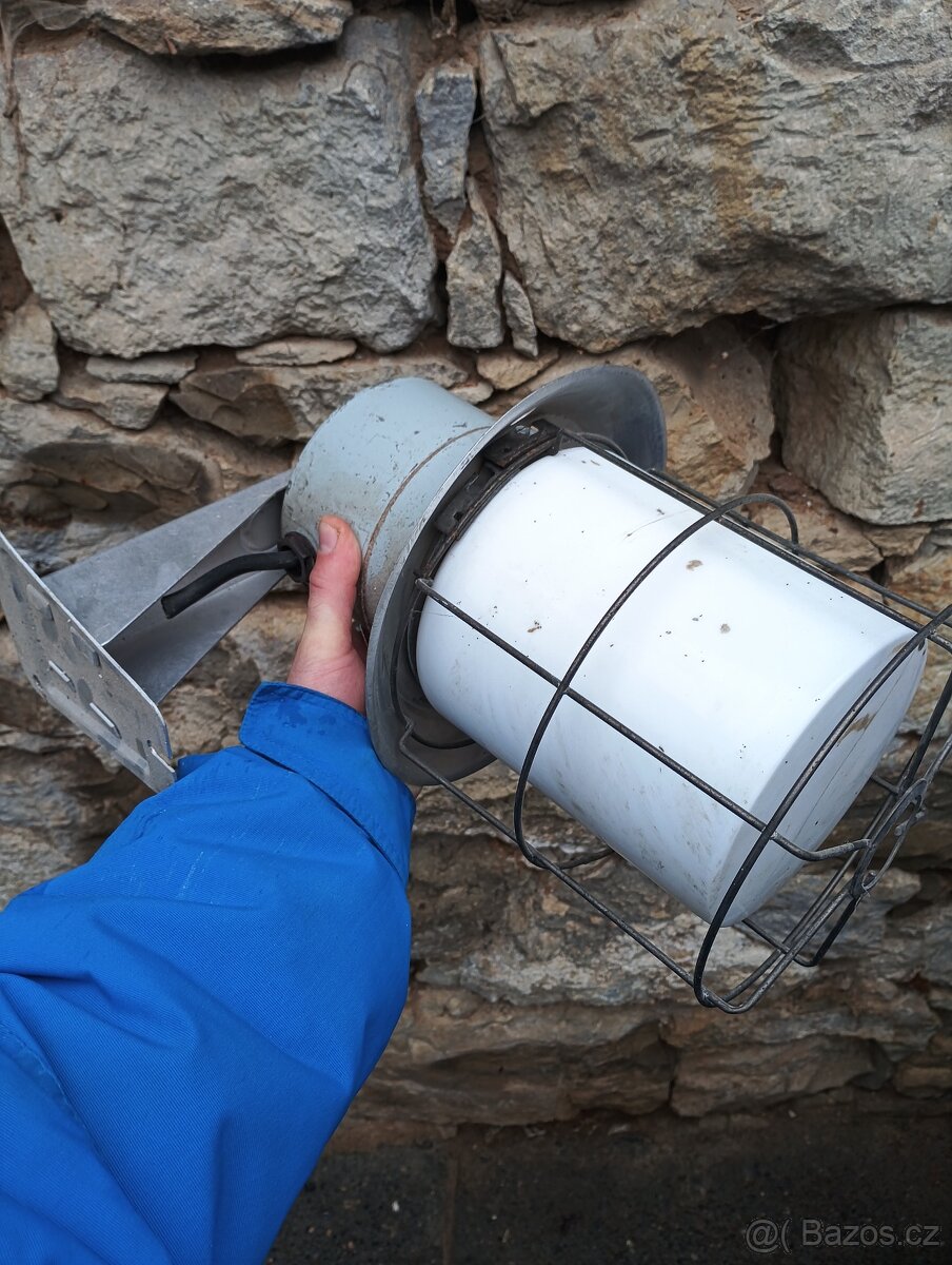 prodám dílenská světla do vlhka,2.ks