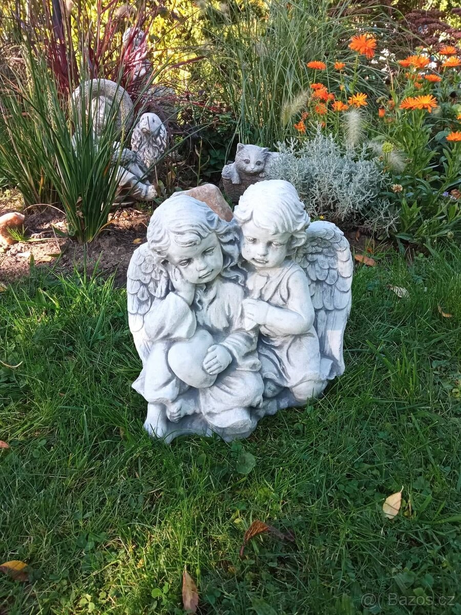 Zahradní dekorace- Andělé se srdcem