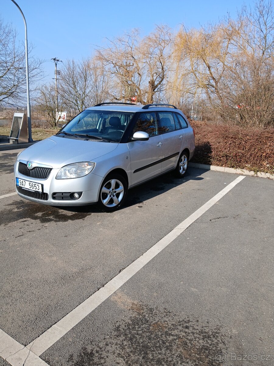 PRODAM ŠKODA FABIA 1.6 MPI DSG KUP.ČR.JAKO NOVA