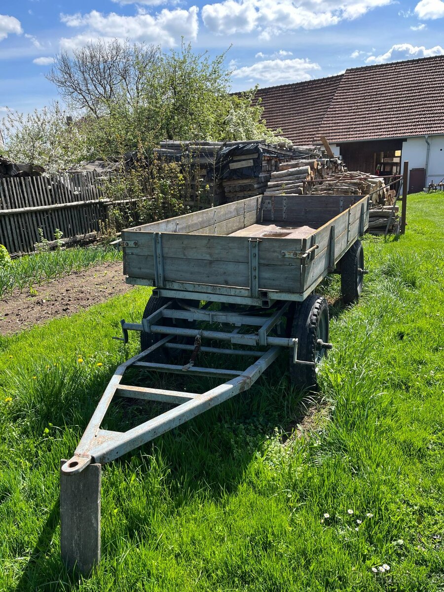 Vlek za traktor, původně koňský