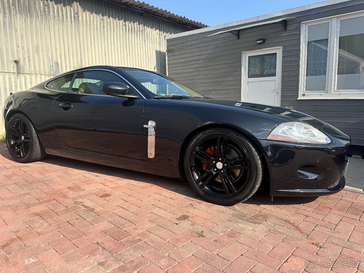 Jaguar XK 4,2 V8 automat,najeto: 189tis.km,dobry vzhled/stav