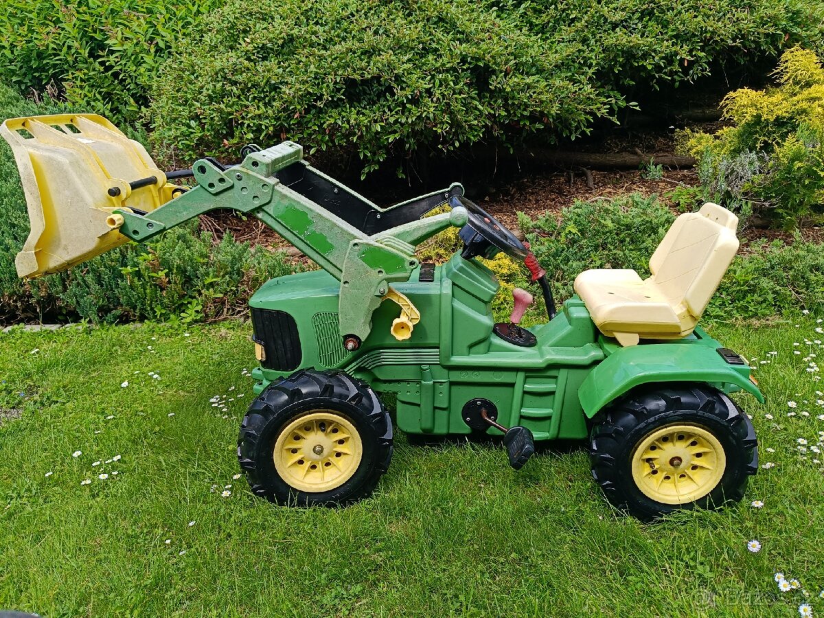 Šlapací traktor John Deere