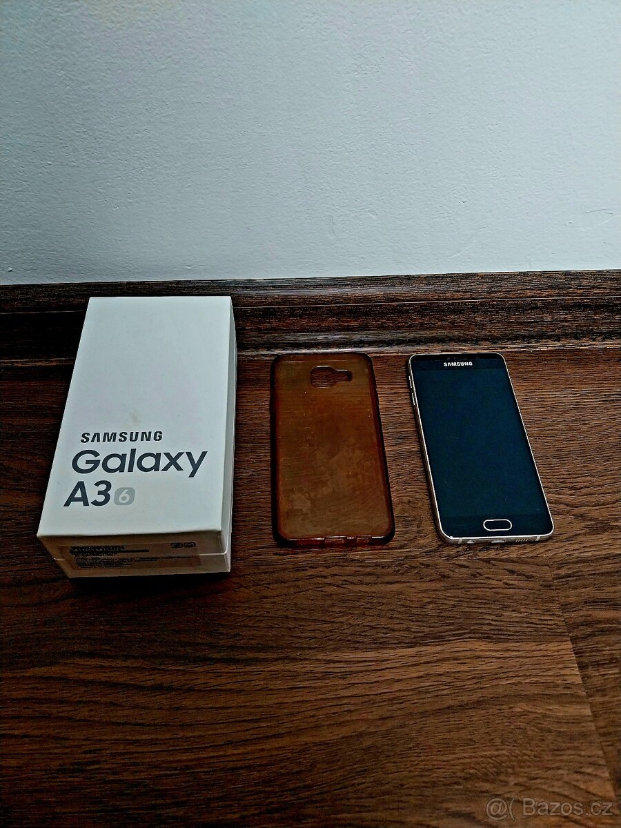 Mobilní telefon - Samsung galaxy A3 (velikost do kapsy :))
