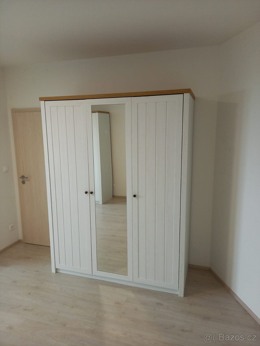 Skříň Jysk