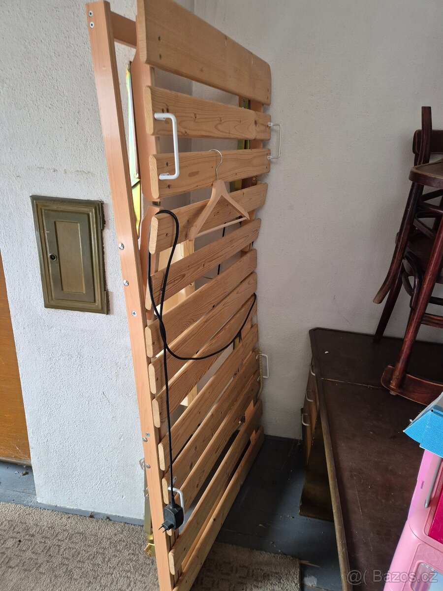 Elektricky polohovatelný rošt