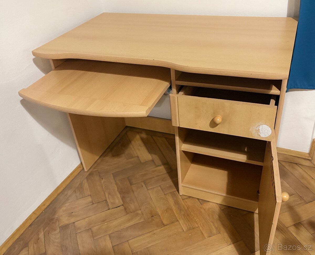 Pracovní stůl