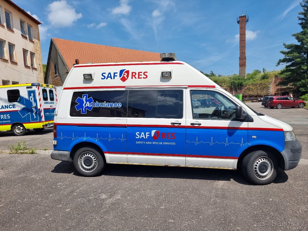 Sanitní automobil VW T5 | Sanitka | Ambulance | Obytný vůz