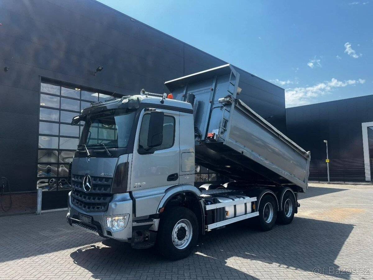 Mercedes-Benz Arocs 3343 6x4 / Kombinace tahač + sklápěč