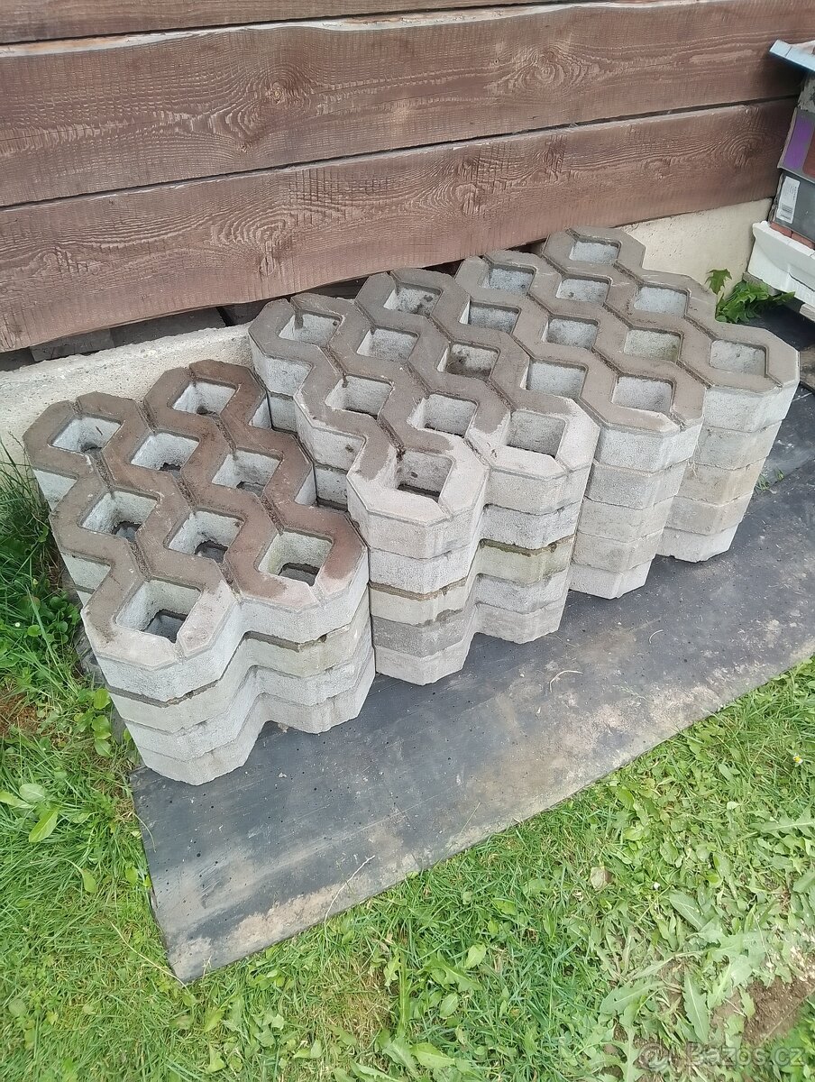 Betonová zatravňovací dlažba