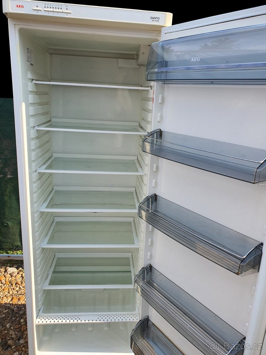 370 litrů GASTRO lednice – chlaďák AEG třída A