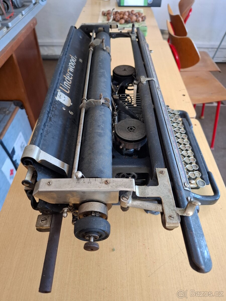 Starožitný psací stroj Underwood