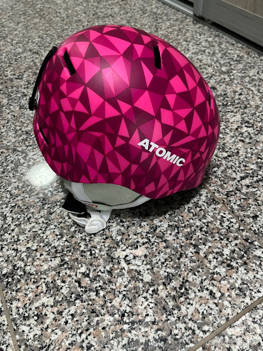 Lyžařská helma Atomic S