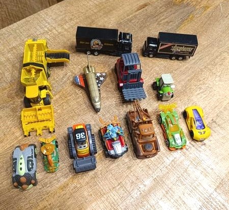 Retro autíčka - kovové, plastové i na setrvačník