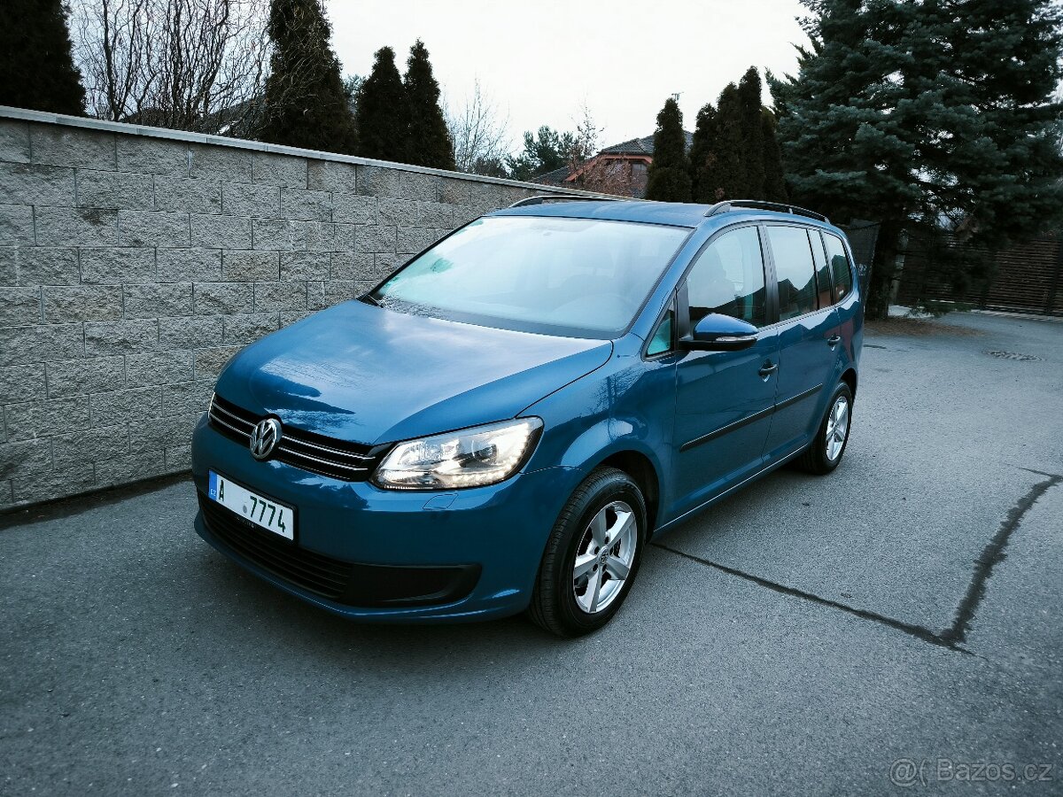 Touran 1.2 TSi 16V, xenony, led denní svícení,klima,132t.km