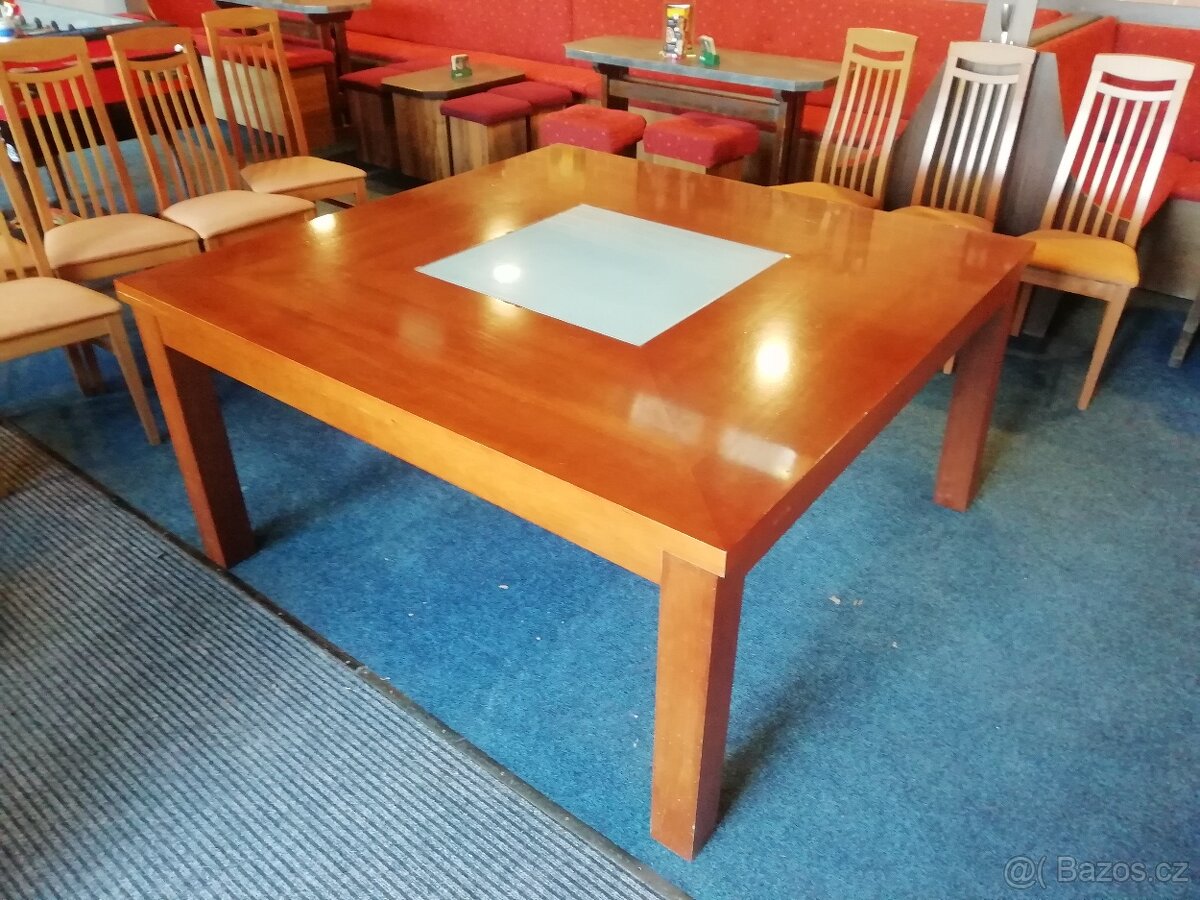 Stůl 120 x 120 cm - masivní, v dobrém stavu