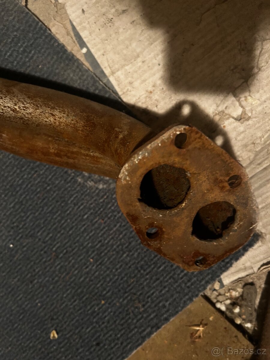 První díl výfuku Fiat 125P