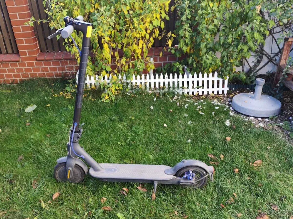 Elektrická koloběžka Xiaomi Scooter 3 černá/modrá