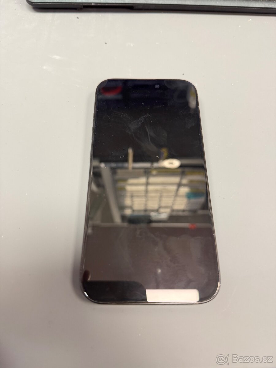 IPhone 15 Pro na díly