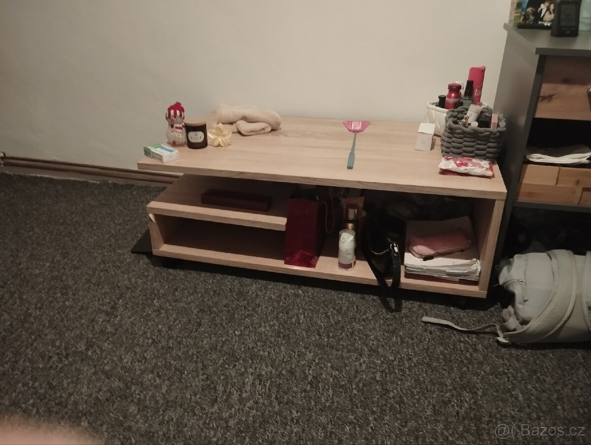 Televizní stolek
