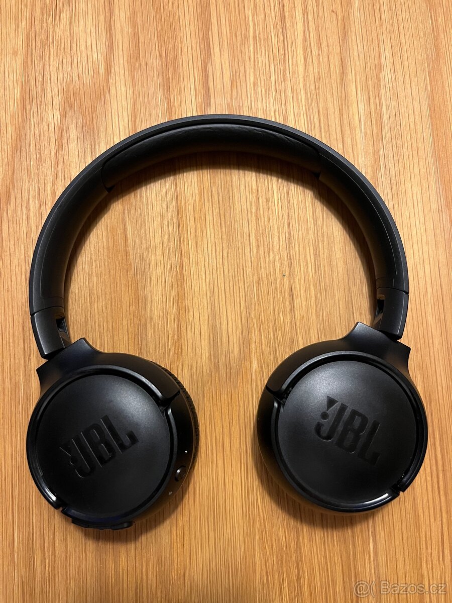 Sluchátka JBL