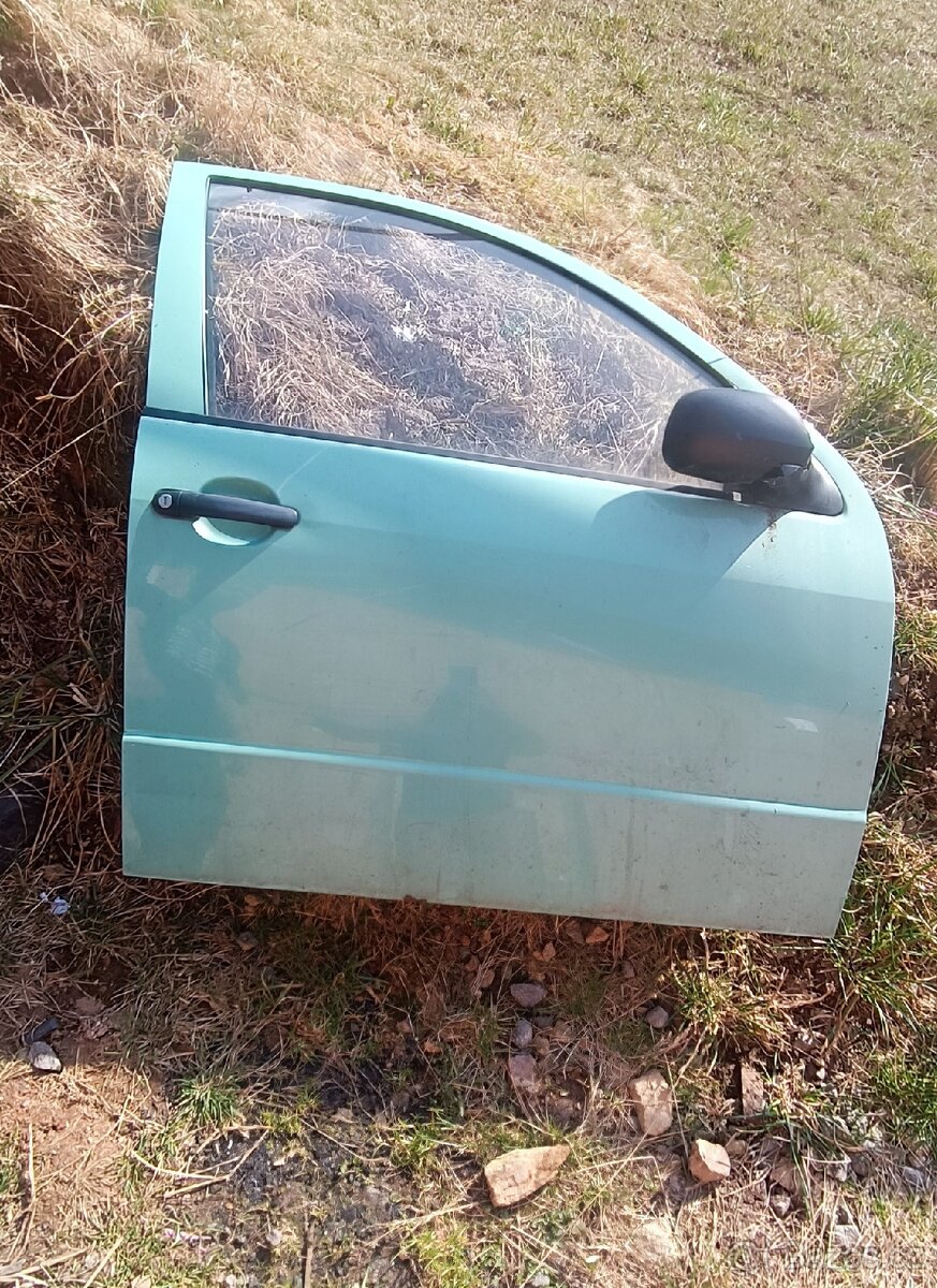 Pravé přední dveře fabie I