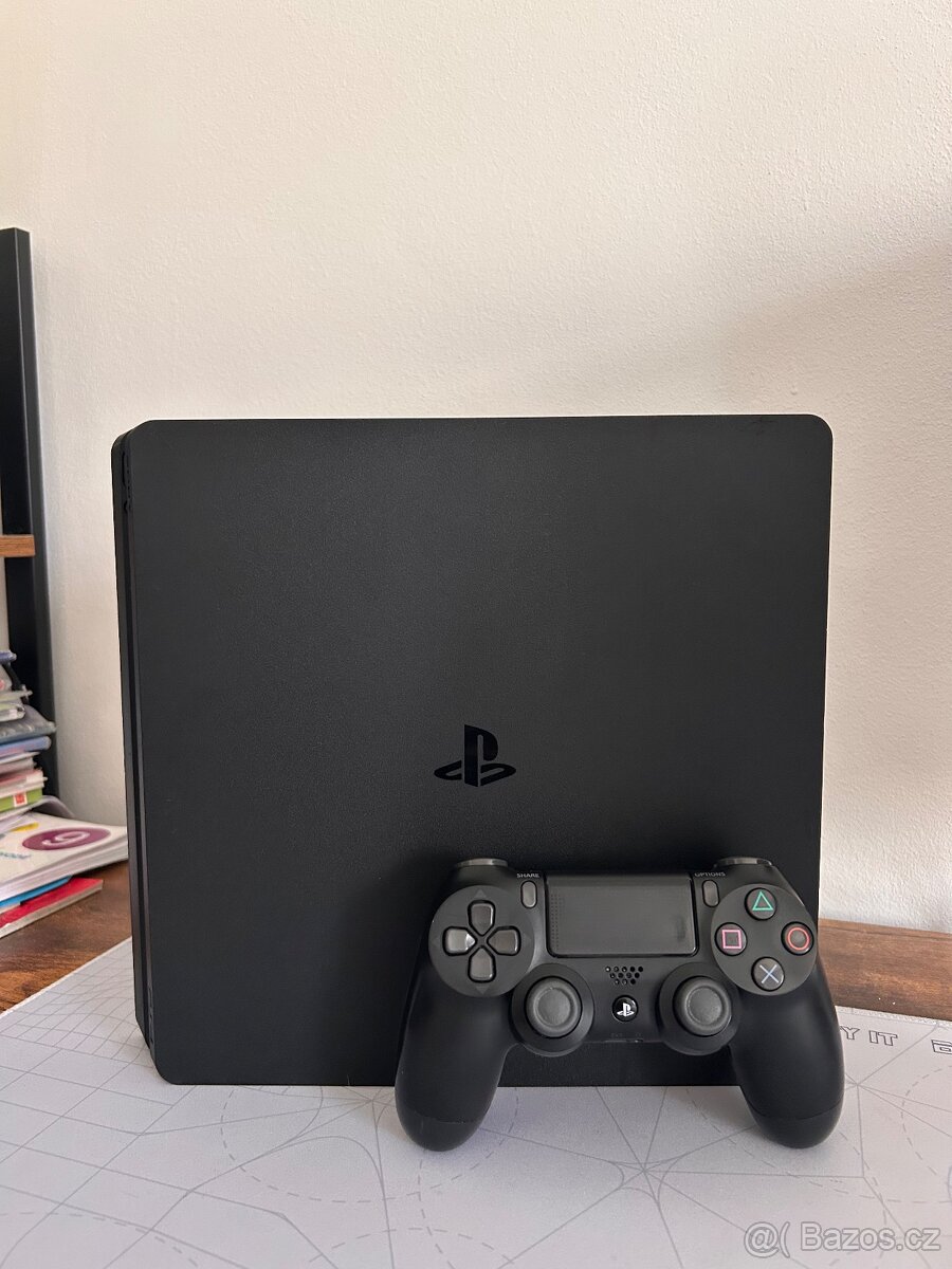 PlayStation 4 SLIM