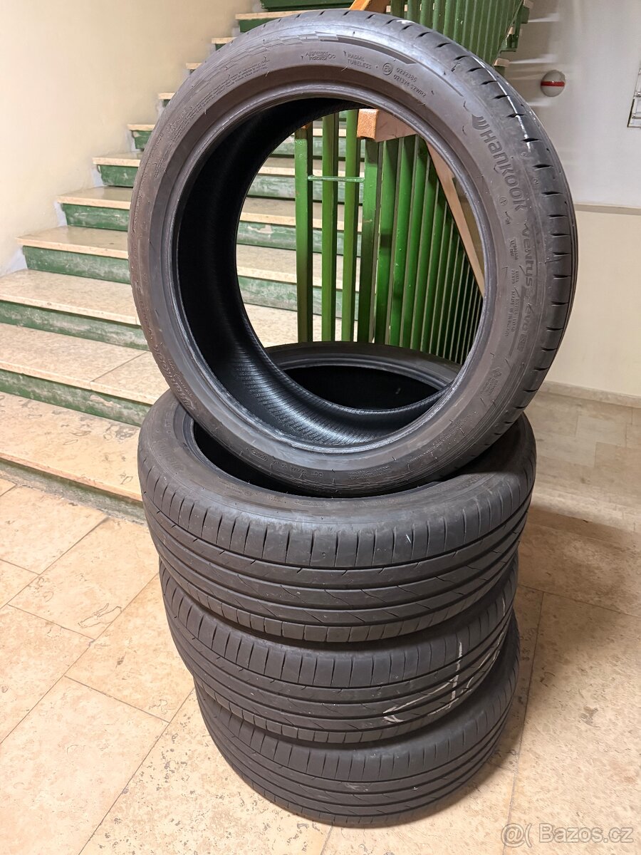 Hankook Ventus Evo 235/45 R20 100V