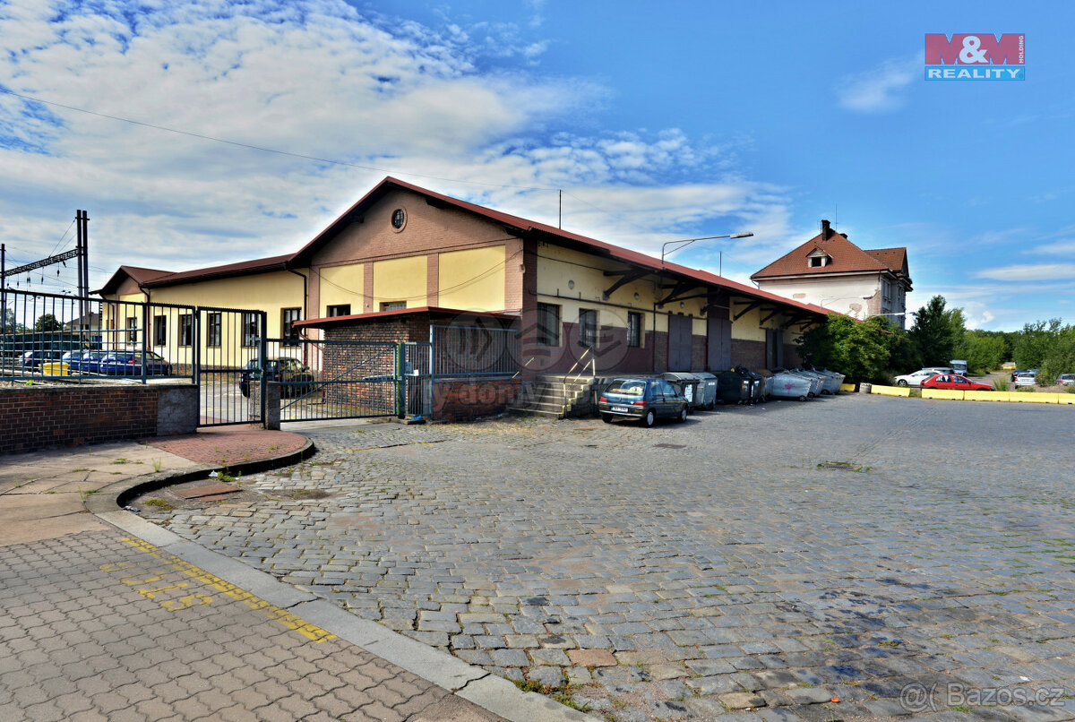 Prodej obchodního objektu, 9716 m², Hradec Králové