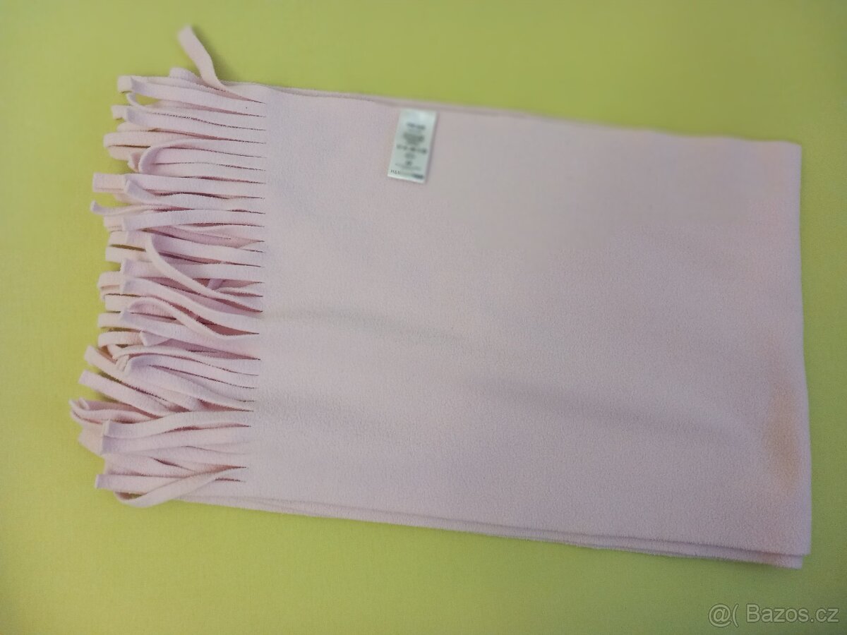 Zimní šála s třásněmi zn. HM + 2 slabší zdarma.