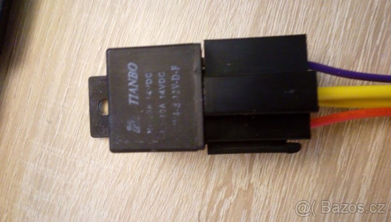 relé s paticí 12V