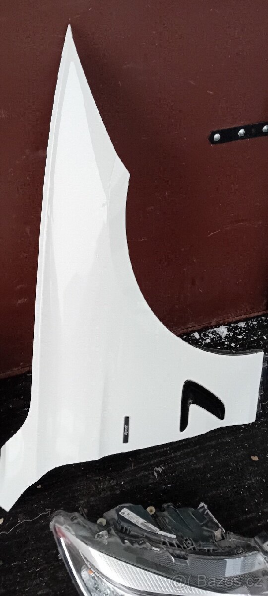 BMW 3 gt f34 blatníky přední pravé světlo xenon