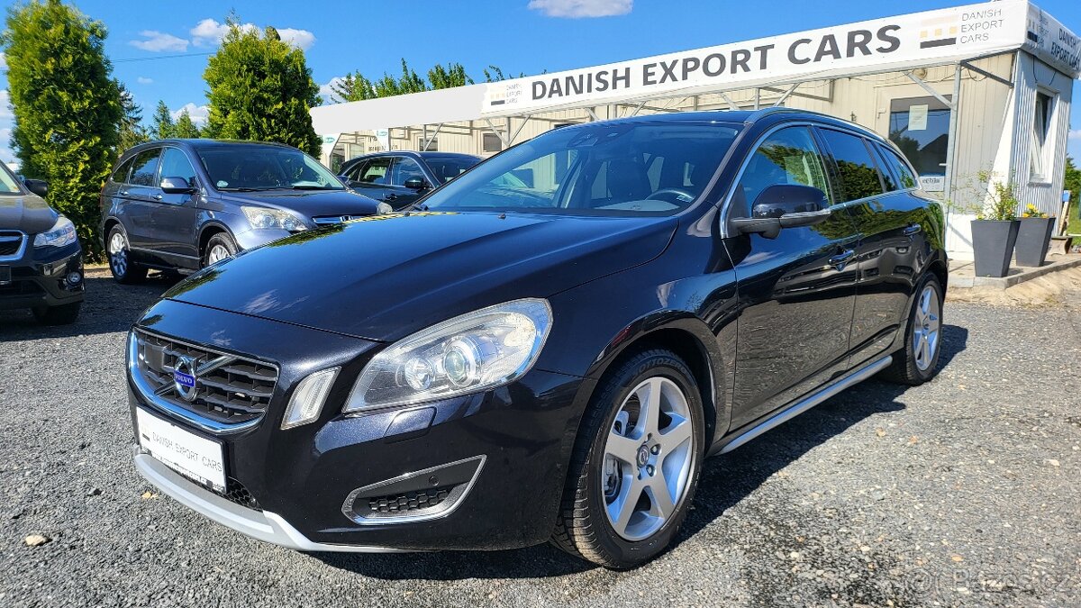 VOLVO V60 2012 T6 224 kW AWD 4x4 R-DESIGN,NAVI,PARK.KAMERA