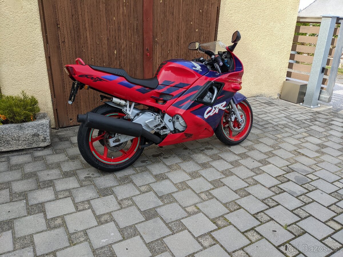 Prodám Honda CBR 600 F PC25 youngtimer retro