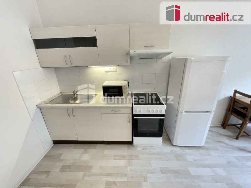 Pronájem bytu 1+kk 30 m2 P5 Smíchov zařízený po rekonstrukci