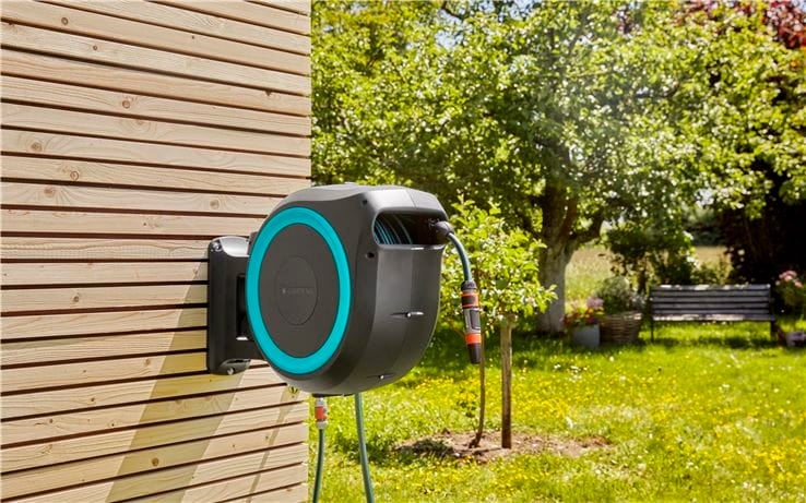 Prodám nástěnný box s hadicí 25 m GARDENA 18620-20