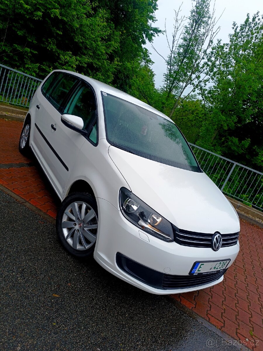 VW Touran 1.6Tdi 66kw 10/2013, servis Porsche