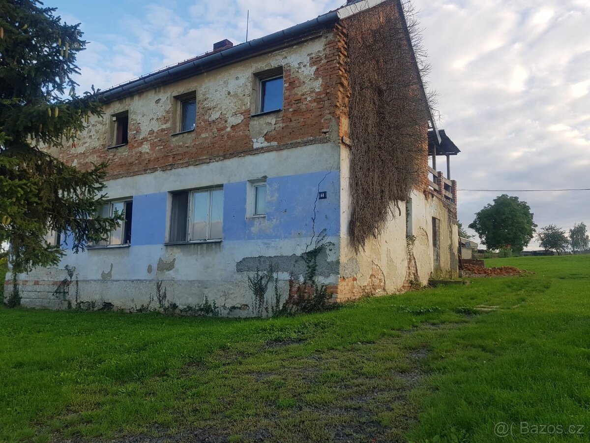 Pozemek s domem