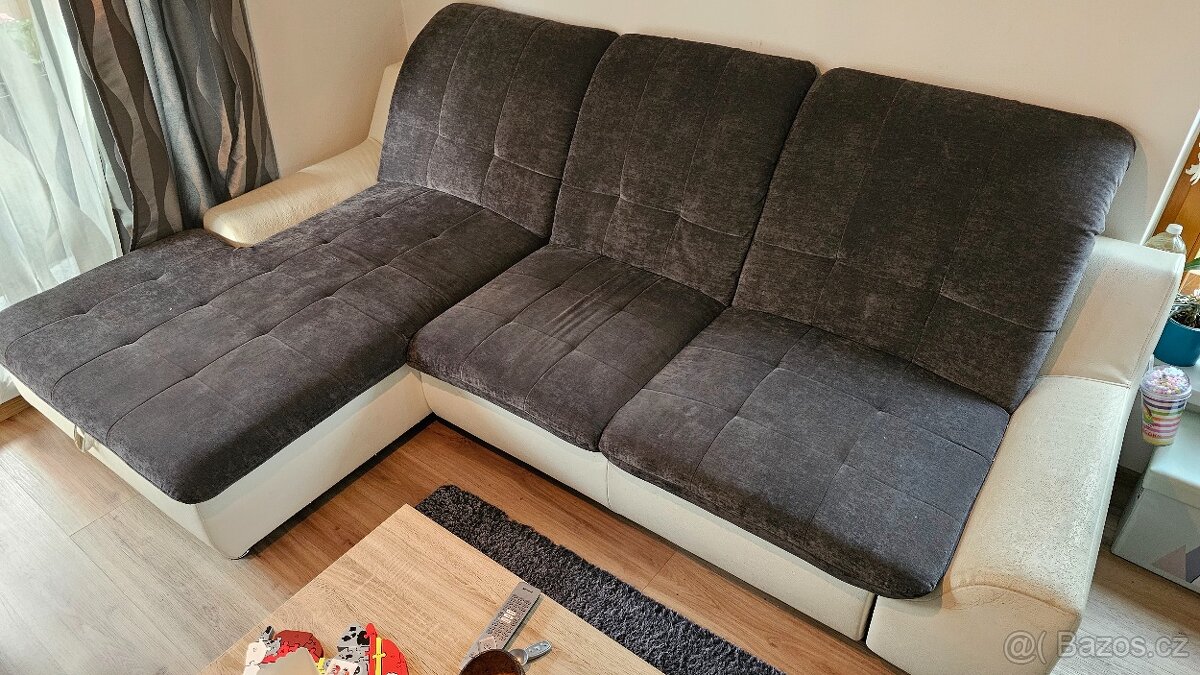 Pohovka s úložným prostorem