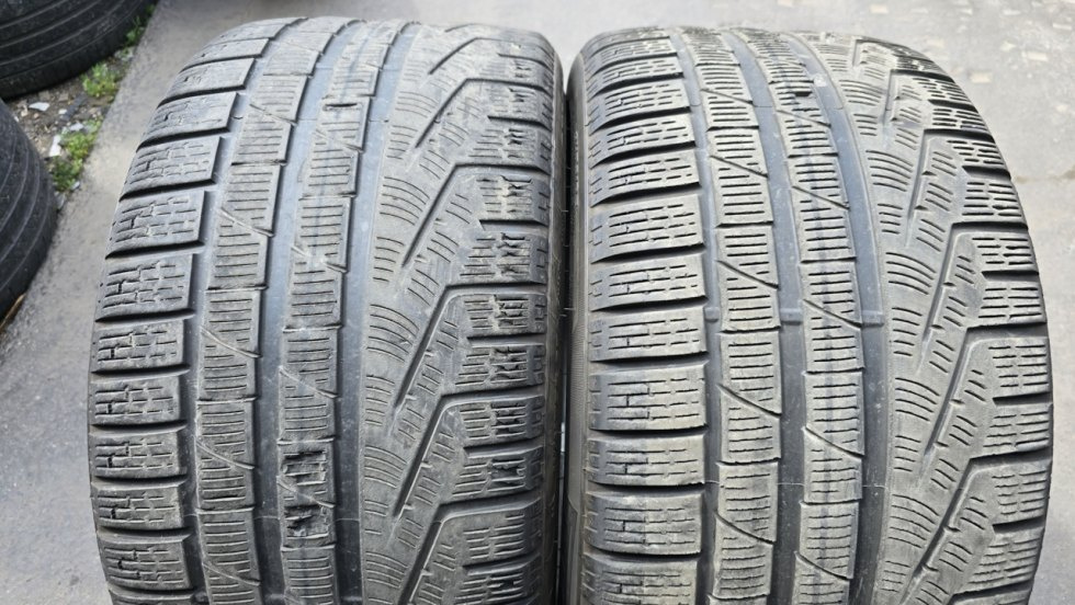 Zimní pneu 275/35/19 Pirelli