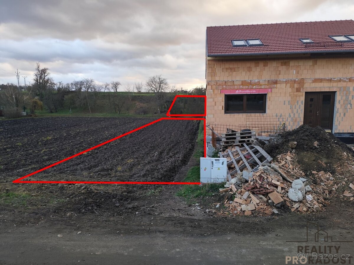 Stavební pozemek 598 m2 a rekreační 193 m2