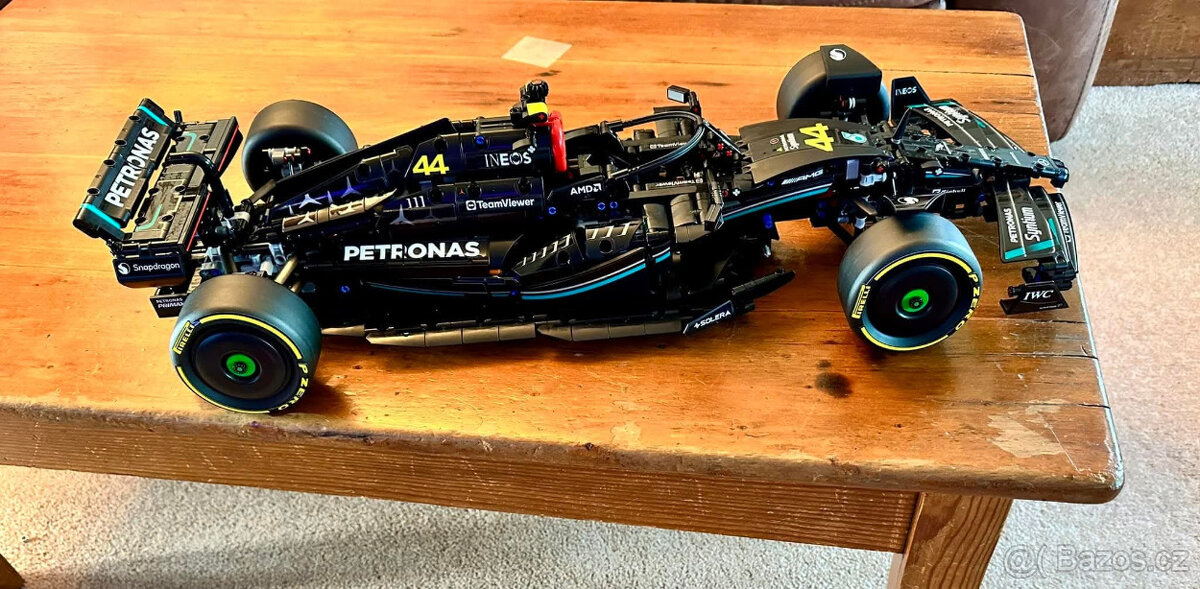 Stavebnice Mercedes-AMG F1 W14 E– plně kompat. s LEGO 42171