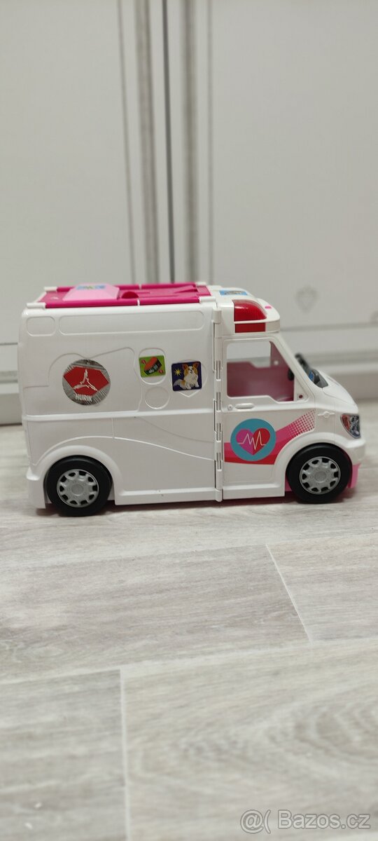 Sanitka Barbie