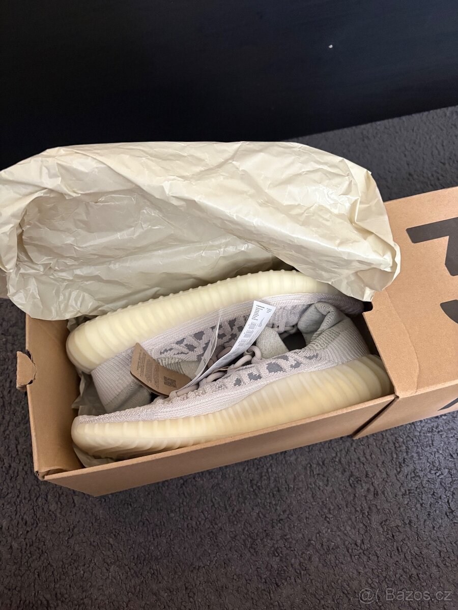adidas Yeezy 350 V2 CMPCT