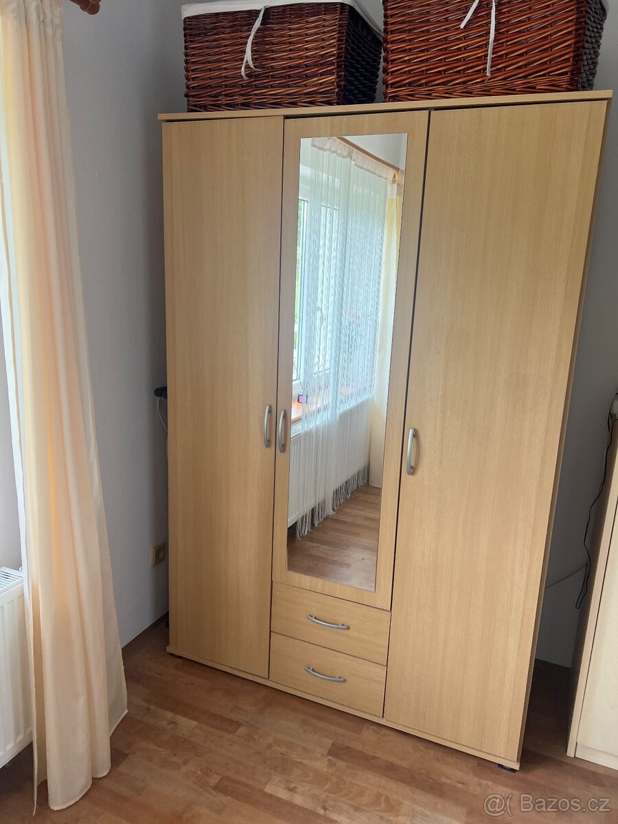 Skříň