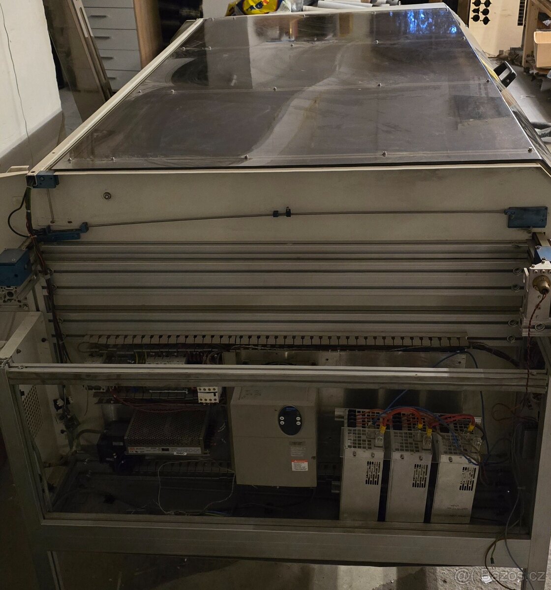Laserová gravírka Dräger, Synrad, otočný stůl.