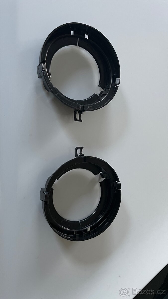 W124 podložky pod repro sedan/kupé