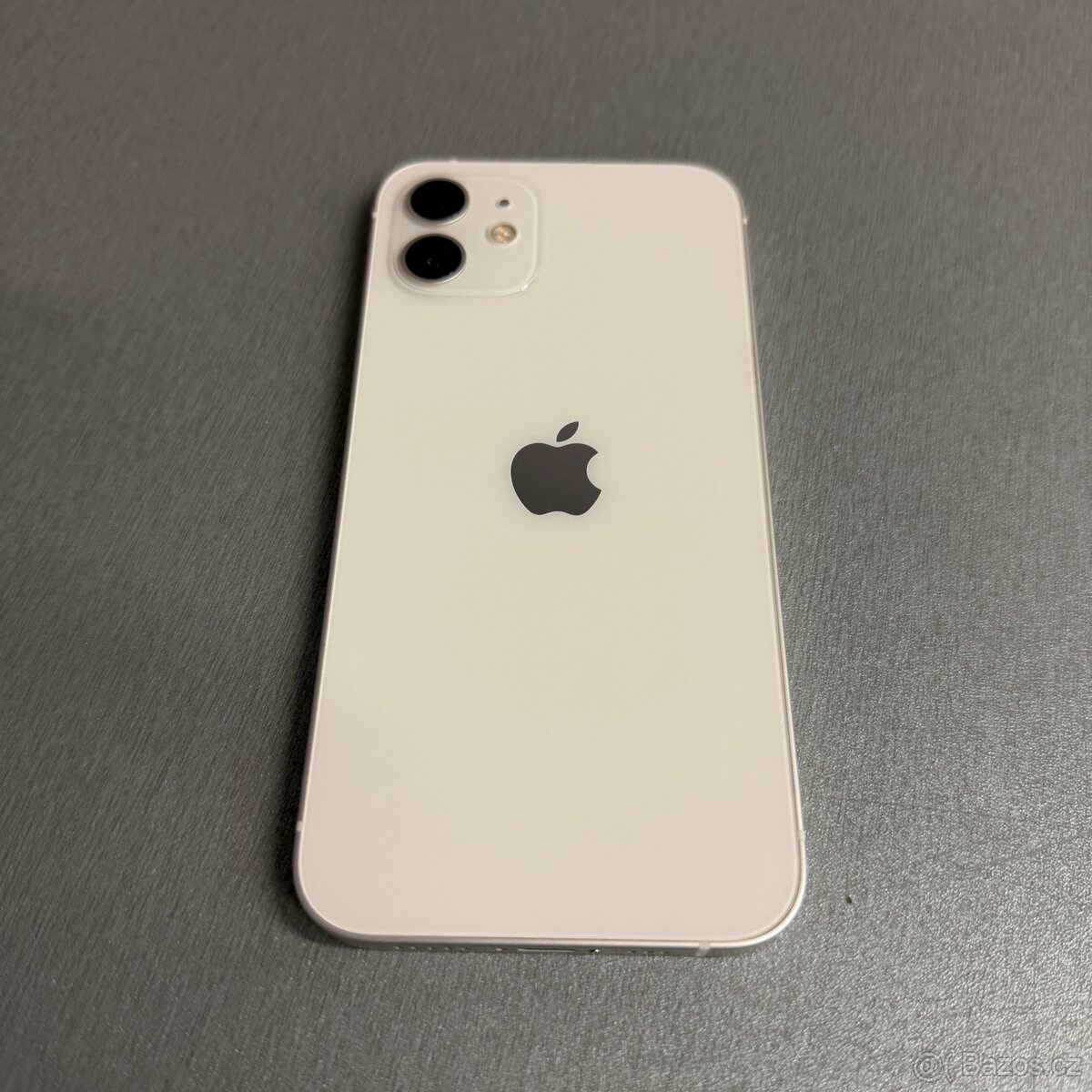 iPhone 12 64GB bílý, 100% baterie, pěkný stav, rok záruka