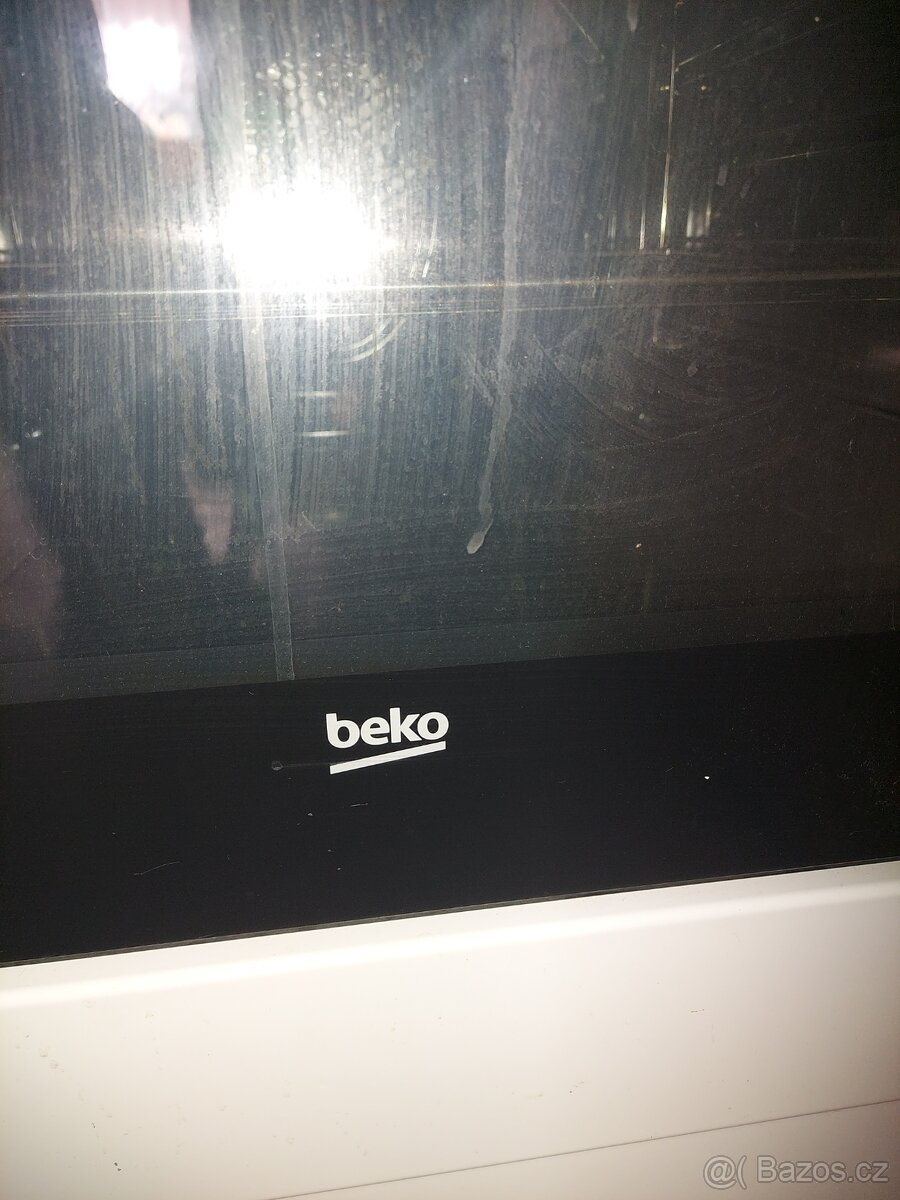 Prodám sporák s keramickou deskou BEKO