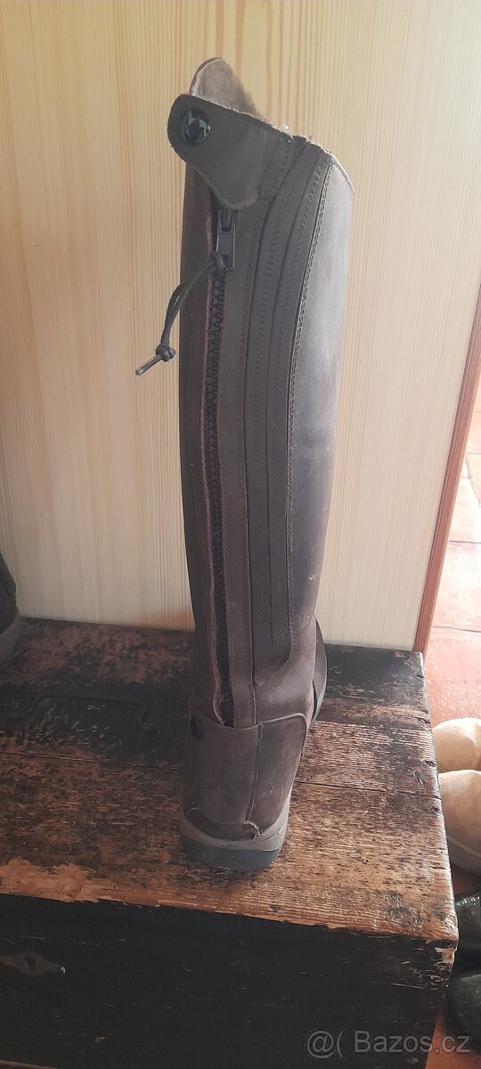 Zimní jezdecké boty s pravým beránkem
